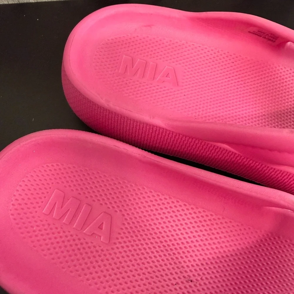 MIA Summer Flip Flops Sandals Women's 9M Pink Casual Comfort‎ Beach Pool Lounge